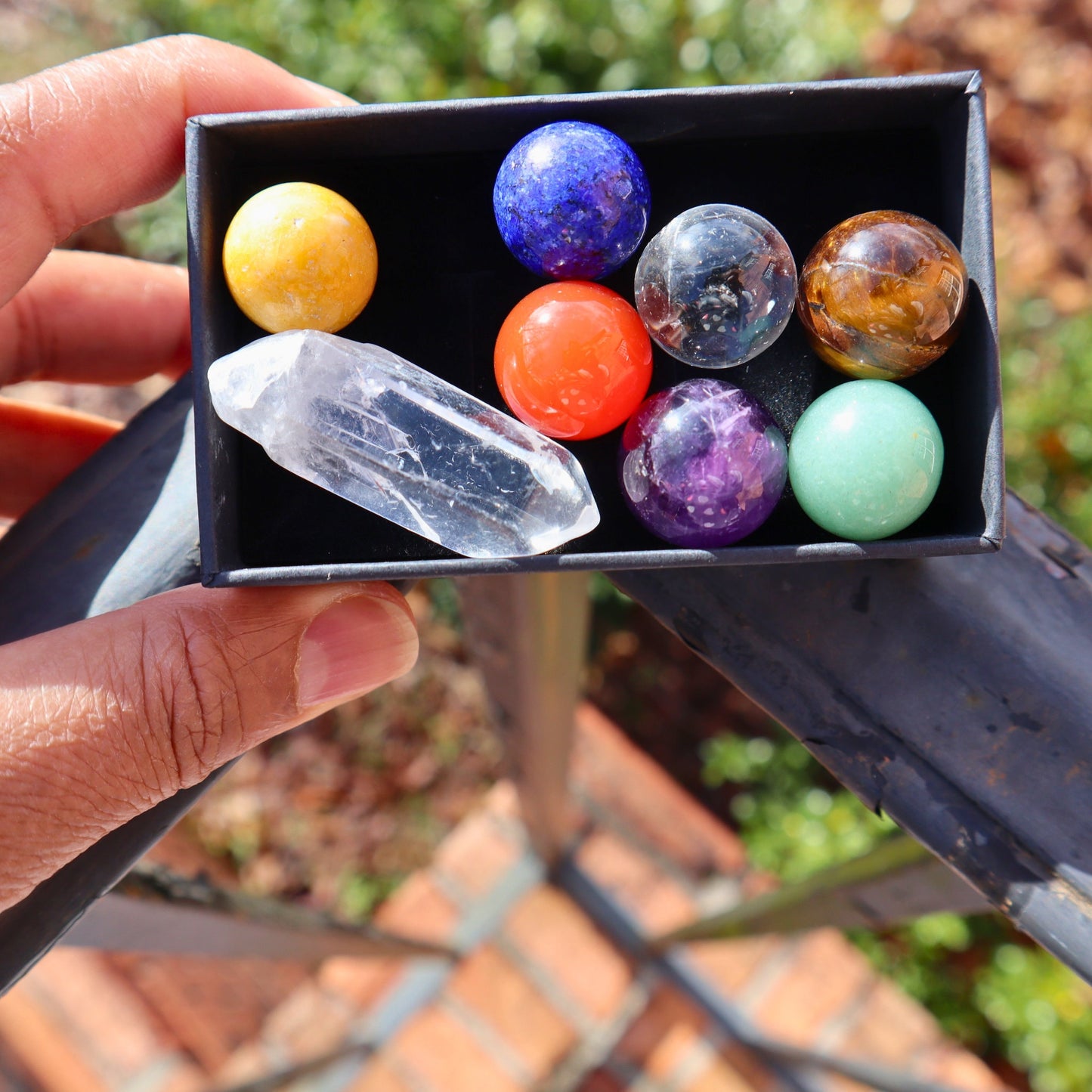 7 Chakra Mini Spheres Set with Clear Quartz Raw Point - Healing Crystals for Meditation and Chakra Balancing Stones - Energy Cleansing Kit